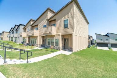 Main picture of 2152 W Moore Ln