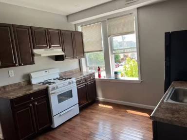 Main picture of 498 E 23rd St