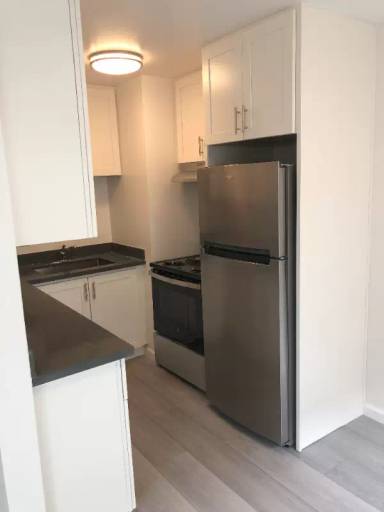 Main picture of 565 8th Ave