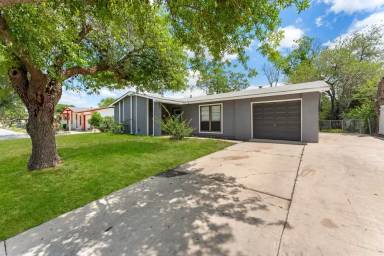 Main picture of 7210 Cloverfield Ln