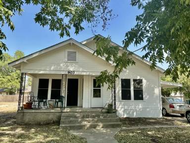 Main picture of 903 W 5th St