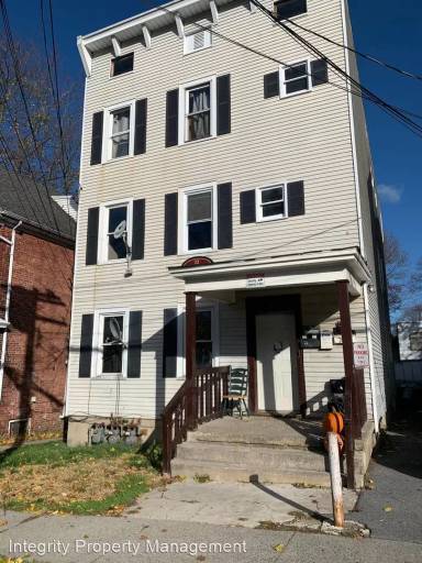 Main picture of 24 Cottage St