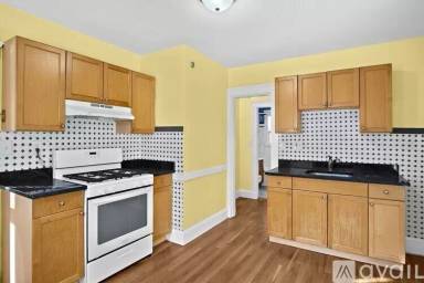 Main picture of 130 Grove St