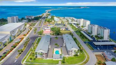 Main picture of 340 Causeway Blvd