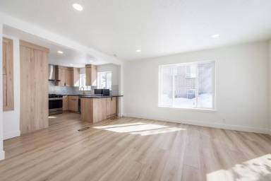 Main picture of 2327 E Bryan Ave