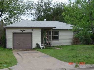 Main picture of 2320 Mustang St