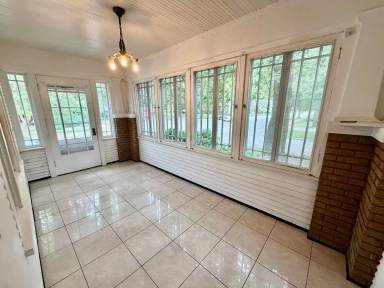 Main picture of 1501 N Clinton Blvd