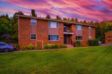 Main picture of 1039 Maas St