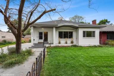 Main picture of 2571 Van Buren Ave