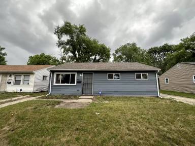Main picture of 2900 Central Dr
