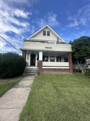 Main picture of 2228 Wyandotte Ave