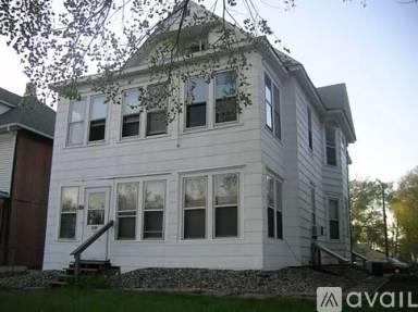 Main picture of 1305 E Hennepin Ave