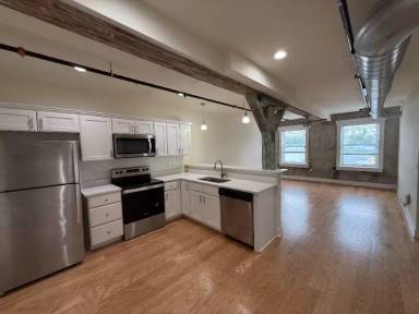 Main picture of 883 Broadway