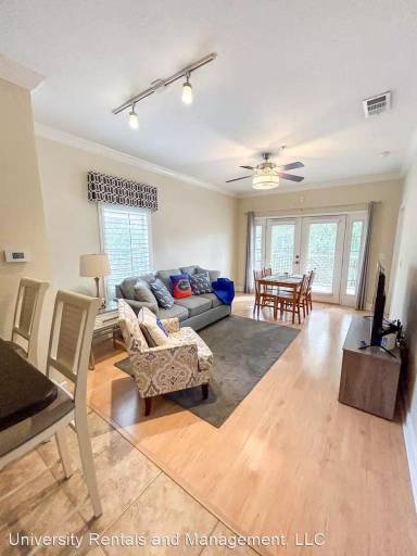 Main picture of 1460 NW 3rd Pl