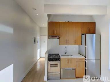 Main picture of 76 E 1st St