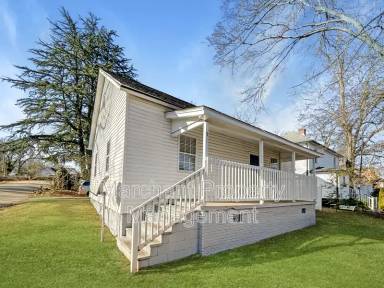 Main picture of 1 N Vance St