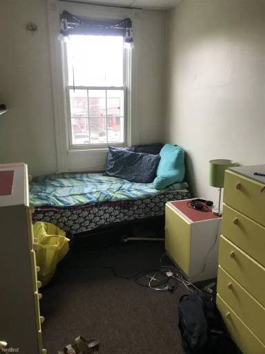 Main picture of 15 Oakland Sq