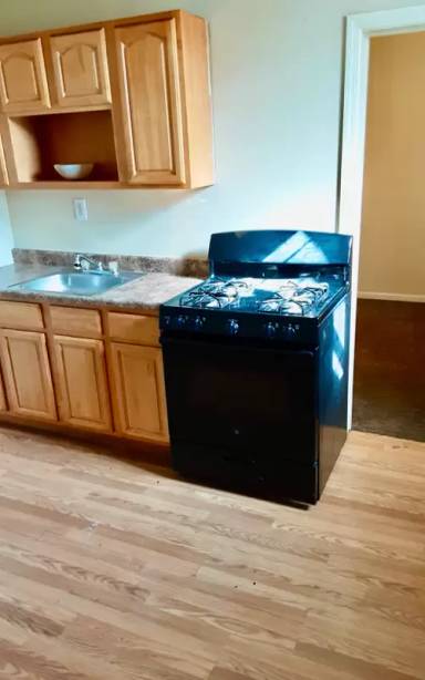 Main picture of 250 Van Houten St