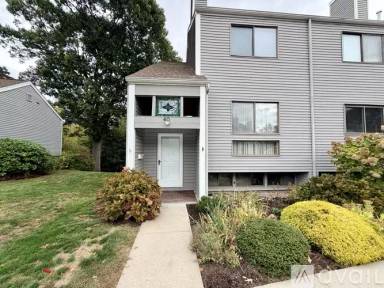 Main picture of 40 Crossroads Ln