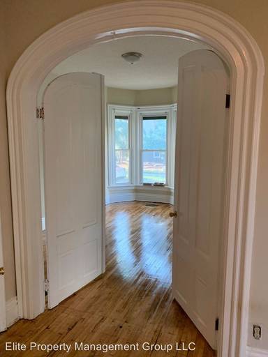 Main picture of 2122 Elliot Ave