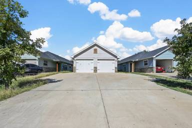 Main picture of 611 E Carter St