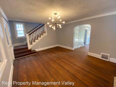 Main picture of 711 Hall St