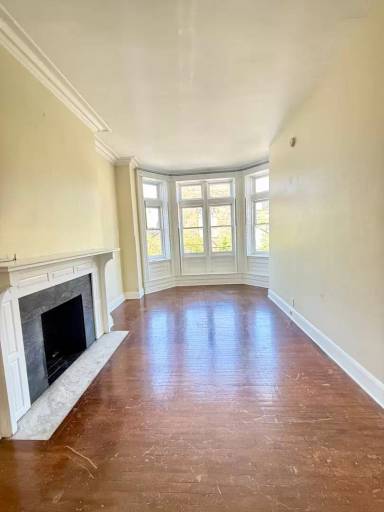 Main picture of 111 W Monument St