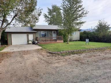 Main picture of 405 E Centennial Ave