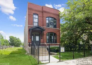 Main picture of 4519 S Saint Lawrence Ave