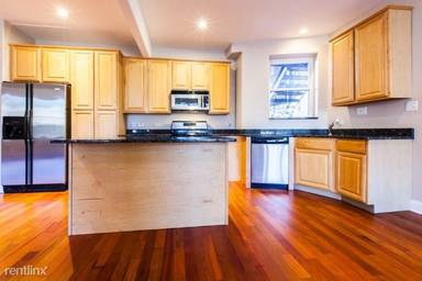 Main picture of 4209 S Michigan Ave