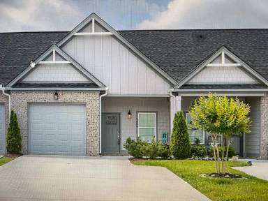 Main picture of 638 Bellingham Dr NE