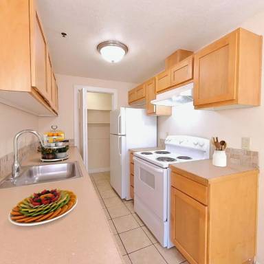 Main picture of Water's Edge Apartment
