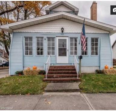 Main picture of 415 W 3rd St