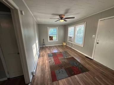 Main picture of 200 S Dixie St