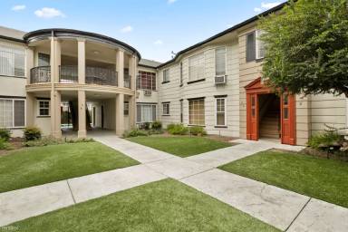 Main picture of Colonial Manor Apartments