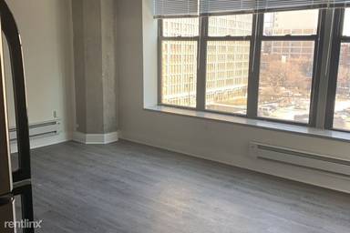 Main picture of 2036 S Michigan Ave