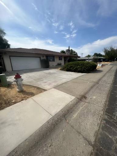 Main picture of 7312 S Land Park Dr