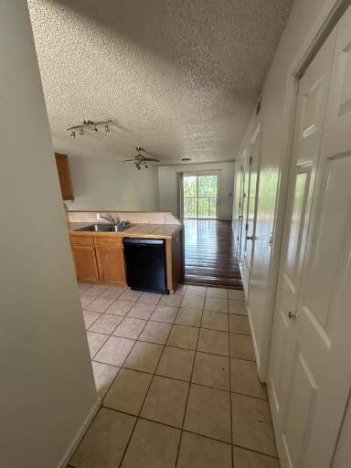 Main picture of 47 E Rock St