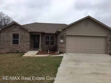 Main picture of 15 Winchester Dr