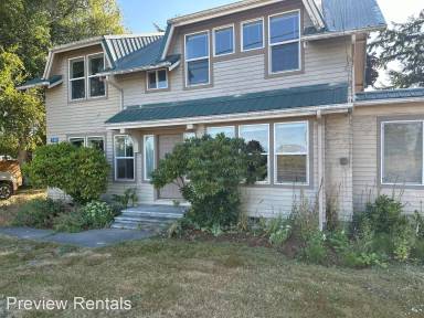 Main picture of 748 N Burlington Blvd