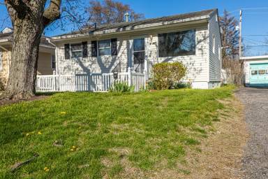 Main picture of 2810 Hiawatha St