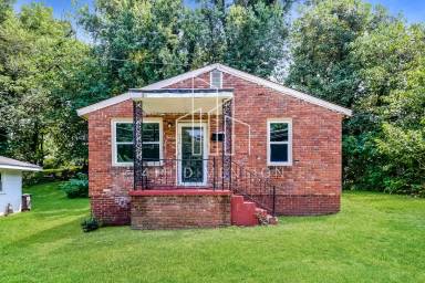 Main picture of 2216 Booker St