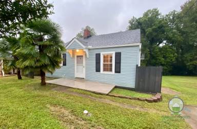 Main picture of 415 Furman Rd