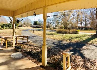 Main picture of 1455 Springsteen Rd