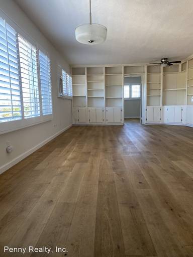 Main picture of 2266 Grand Ave