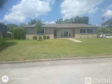 Main picture of 198 N Lakewood Cir
