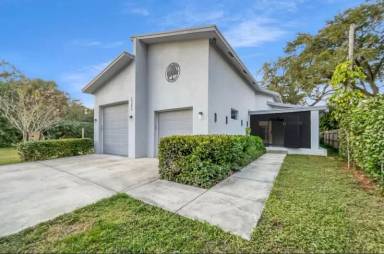 Main picture of 1545 SW 32nd St