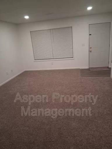 Main picture of 2101 Division St