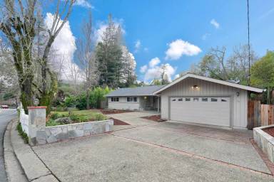 Main picture of 176 Ivy Dr