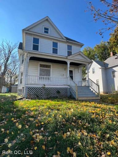 Main picture of 821 W 15th St